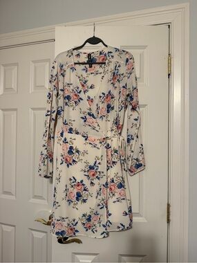 Design Lab Lord & Taylor Floral Wrap dress w cold shoulder/ arms